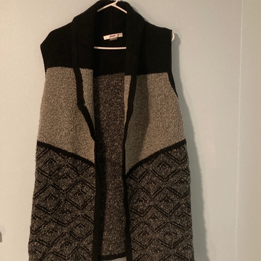 Alia Black and Gray Patterned Cardigan Vest